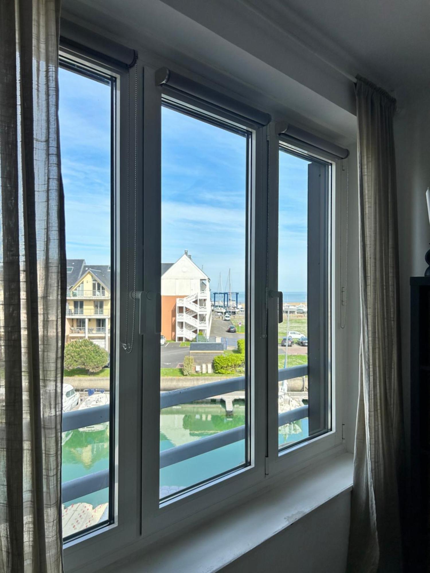 La Marina-Studio, Vue Mer Avec Balneo Deauville Bagian luar foto